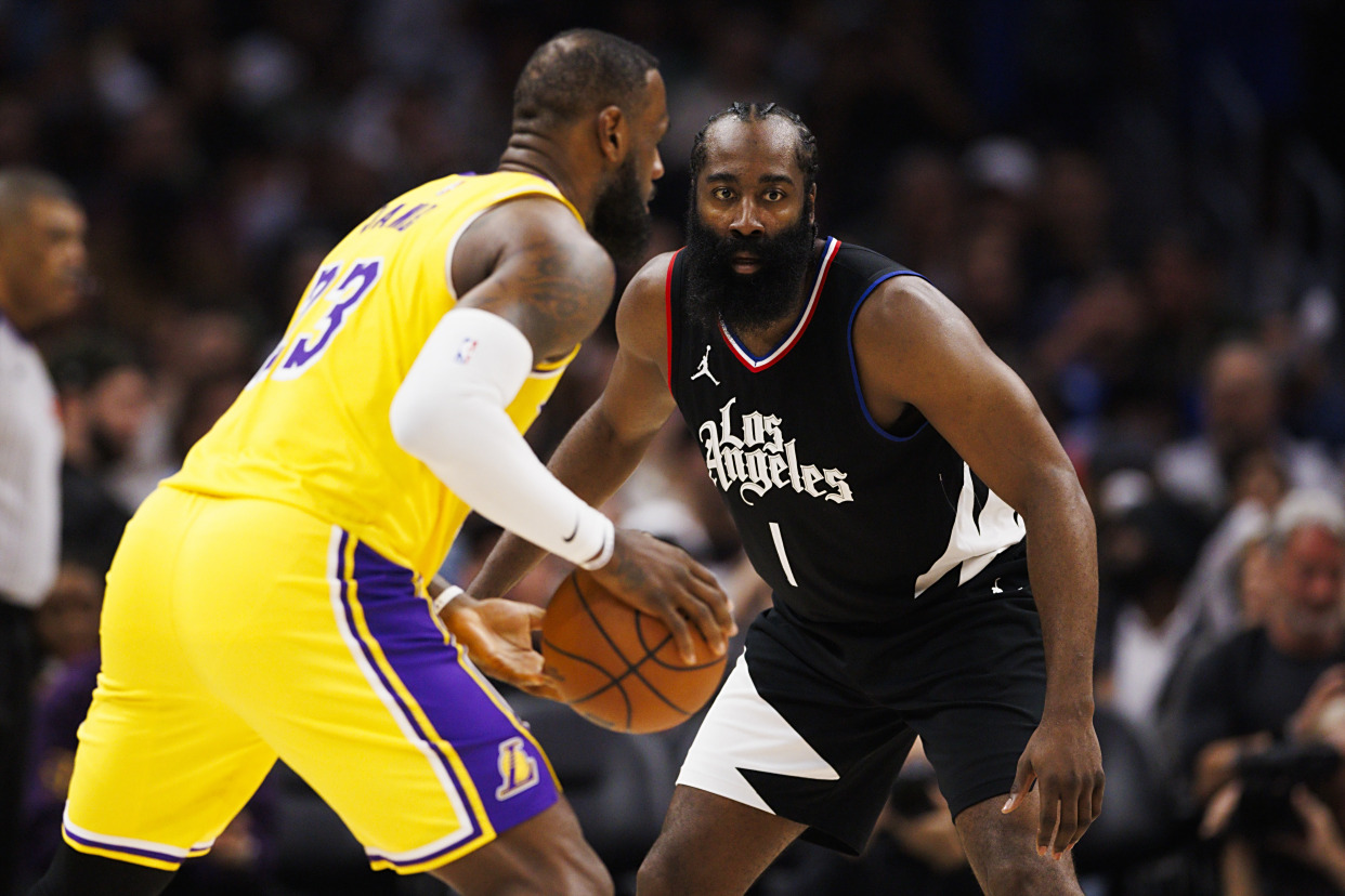 江南体育-包含詹姆斯迎来十二赛季出色发挥，快船观众热烈欢呼！赛场气氛高涨的词条