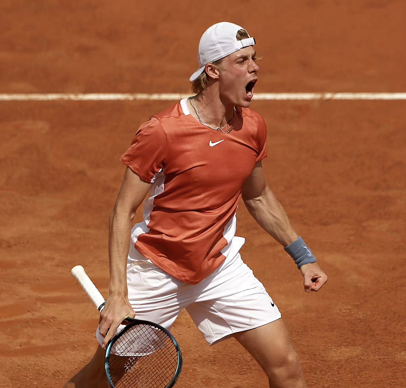 JN体育-纳达尔回归赛场，高光表现首场状态亮眼，热火观众沸腾！的简单介绍